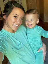 Load image into Gallery viewer, Minty Mint Women's Short sleeve pocket Shirt