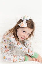 Load image into Gallery viewer, Garden Gnomes Alligator Clip Bullet Bows