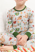 Load image into Gallery viewer, Christmas Stripes Quilted Blanket