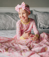 Load image into Gallery viewer, Blayklee Bear quilted Blanket