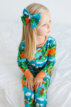 Load image into Gallery viewer, Camping Critters Bamboo Alligator Clip Bows