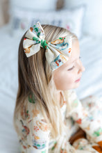 Load image into Gallery viewer, Cream Cocoa Cups Bamboo Alligator Clip Bows