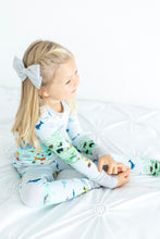 Load image into Gallery viewer, Silver Scene Big Bow Bamboo