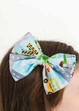 Load image into Gallery viewer, Tiny Town Bamboo Alligator Clip Bows
