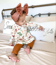 Load image into Gallery viewer, Brown Cream Cocoa Cups Big Bow Headband
