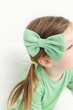 Load image into Gallery viewer, Grassy Green Bamboo Alligator clip Bows
