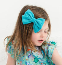 Load image into Gallery viewer, Tidal Teal Alligator clip Bows
