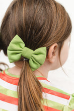 Load image into Gallery viewer, Christmas Green Stripes Bamboo Alligator Clip Bows
