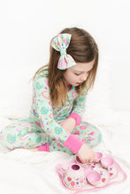 Load image into Gallery viewer, Tea Three Bamboo Alligator Clip Bows
