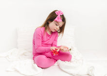 Load image into Gallery viewer, Pretty Pink Bamboo Alligator Clip Bows
