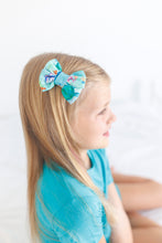 Load image into Gallery viewer, Ocean Oasis Alligator clip Bows
