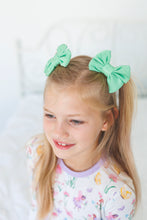 Load image into Gallery viewer, Grassy Green Bamboo Alligator clip Bows
