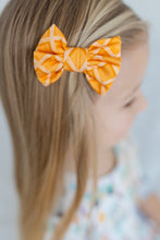 Load image into Gallery viewer, Ice Cream Waffle Cone Bamboo Alligator Clip Bows
